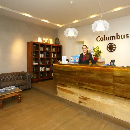 فندق Columbus 3*