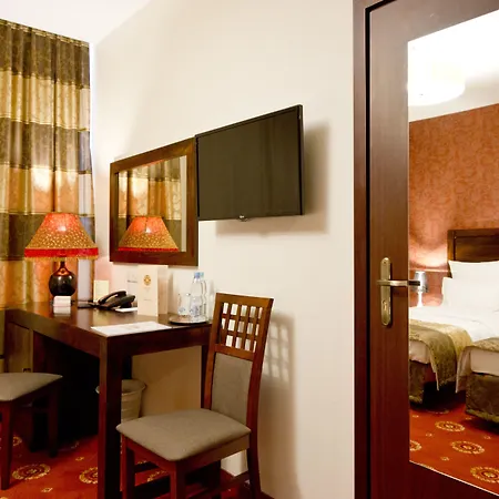 فندق Columbus 3*
