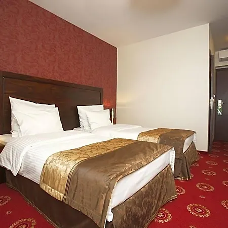 Columbus 3*